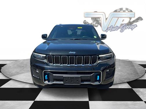 Diamond Black Crystal Pearlcoat 2023 Jeep Grand Cherokee 4xe Overland