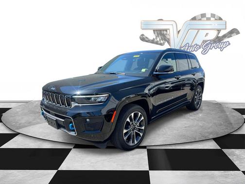 Diamond Black Crystal Pearlcoat 2023 Jeep Grand Cherokee 4xe Overland