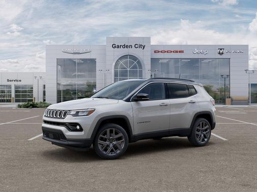 Silver Zynith Metallic Clear-Coat Exterior Paint 2026 Jeep Compass Limited