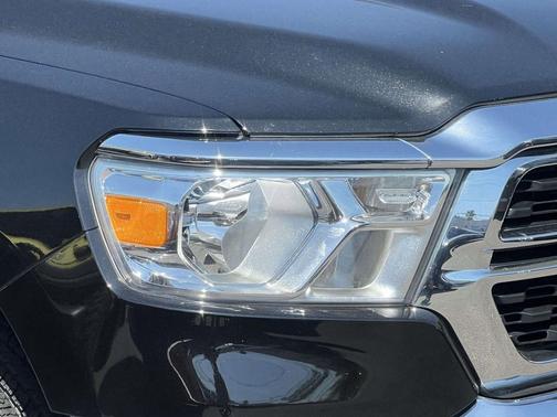 Diamond Black Crystal Pearlcoat 2022 RAM 1500 Big Horn/Lone Star
