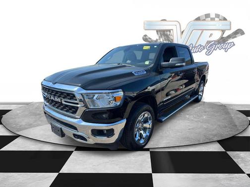 Diamond Black Crystal Pearlcoat 2022 RAM 1500 Big Horn/Lone Star