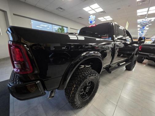 Diamond Black Crystal Pearl-Coat Exterior Paint 2026 RAM 2500 Big Horn Crew Cab 4x4 6'4' Box