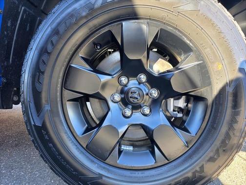 2025 RAM 1500 Tradesman Crew Cab 4x4 57' Box