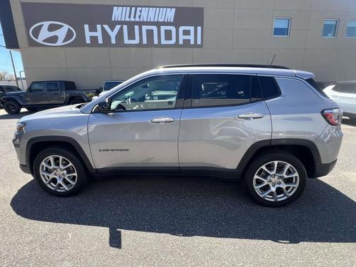 Billet Silver Metallic Clearcoat 2022 Jeep Compass Latitude Lux
