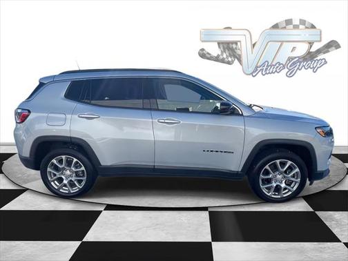 2024 Jeep Compass Latitude Lux FWD
