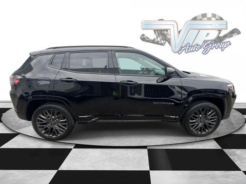 Diamond Black Crystal Pearlcoat 2022 Jeep Compass High Altitude