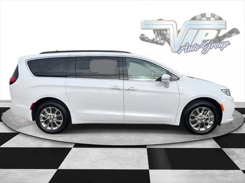 2022 Chrysler Pacifica Touring L AWD