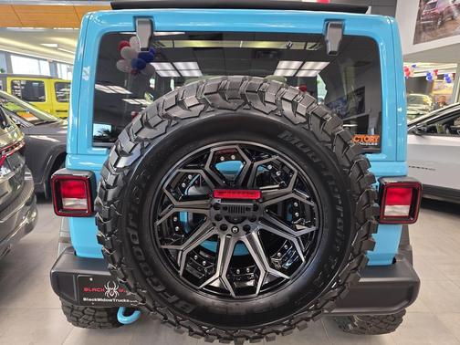 Black Clear-Coat Exterior Paint 2026 Jeep Wrangler Willys