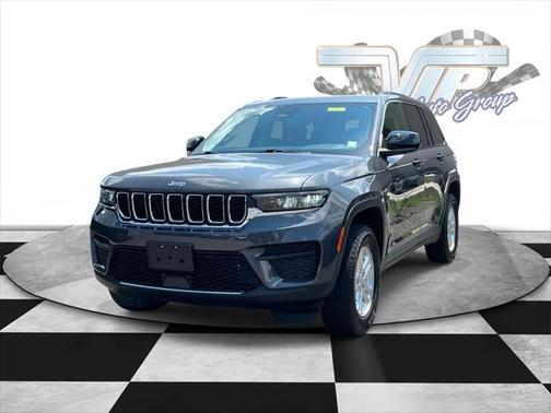 2022 Jeep Grand Cherokee Laredo 4x4