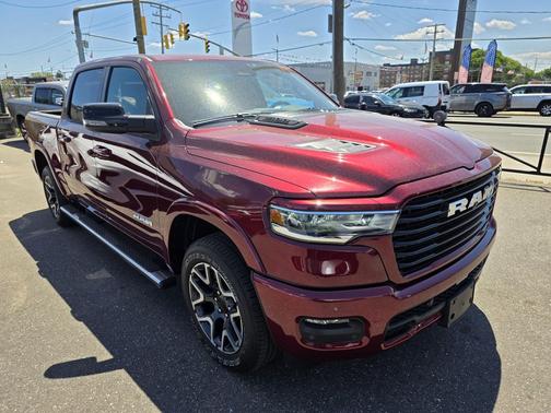 Delmonico Red Pearlcoat 2026 RAM 1500 Laramie