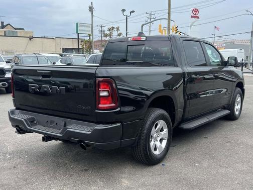 Diamond Black Crystal Pearlcoat 2026 RAM 1500 Tradesman