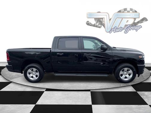 Diamond Black Crystal Pearlcoat 2026 RAM 1500 Tradesman