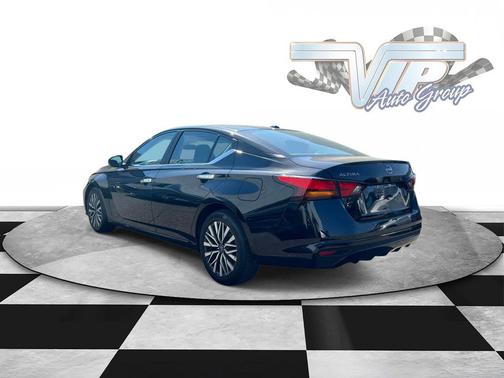 Super Black 2025 Nissan Altima SV FWD
