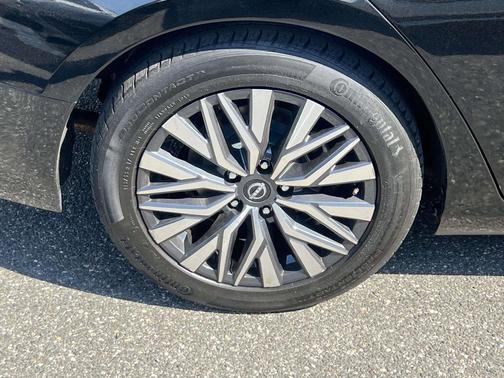Super Black 2025 Nissan Altima SV FWD