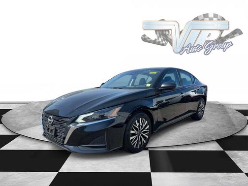 Super Black 2025 Nissan Altima SV FWD