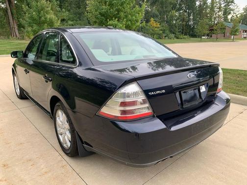 2009 Ford Taurus SE