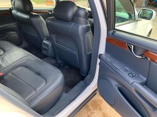 2005 Cadillac DeVille Base