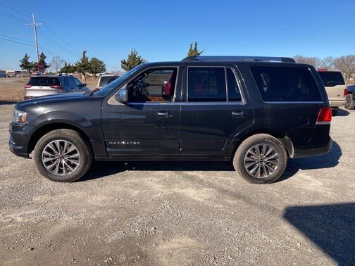 Photo 4 of 27 of 2015 Lincoln Navigator Base