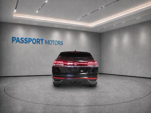 Deep Black Pearl Effect 2024 Volkswagen Atlas Cross Sport 2.0T SE w/Technology