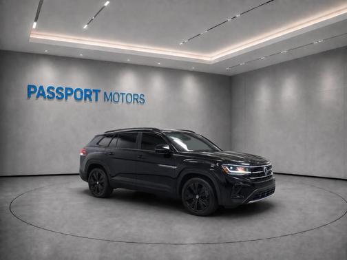 Deep Black Pearl Effect 2024 Volkswagen Atlas Cross Sport 2.0T SE w/Technology