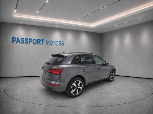 Daytona Gray Pearl Effect 2023 Audi Q5 45 S line quattro Premium