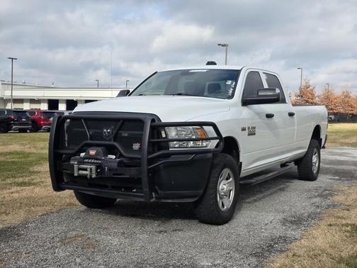 2017 RAM 2500 Tradesman Crew Cab 4x4 8' Box