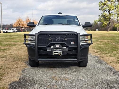 2017 RAM 2500 Tradesman Crew Cab 4x4 8' Box