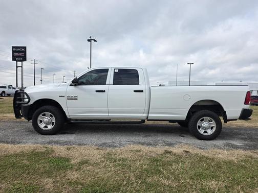 2017 RAM 2500 Tradesman Crew Cab 4x4 8' Box