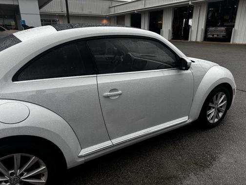 2019 Volkswagen Beetle 2.0T SE