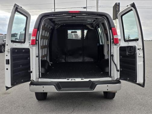 2023 GMC Savana 2500 Work Van