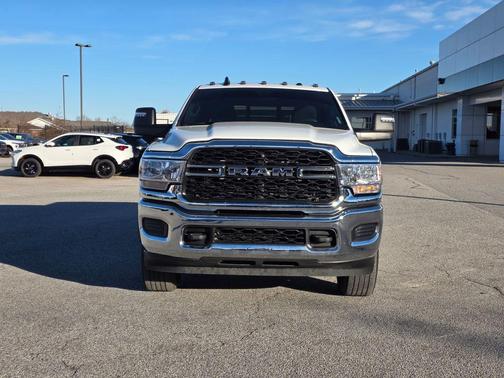 2024 RAM 2500 Tradesman Crew Cab 4x4 6'4' Box