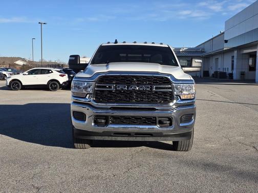 2024 RAM 2500 Tradesman Crew Cab 4x4 6'4' Box