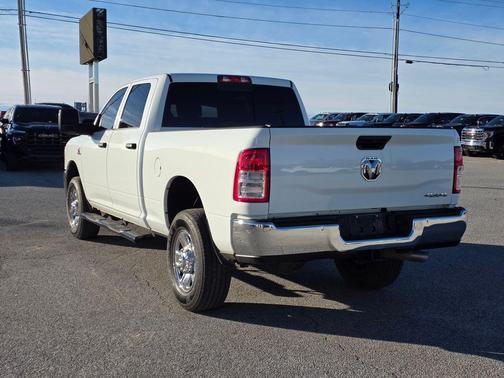 2024 RAM 2500 Tradesman Crew Cab 4x4 6'4' Box
