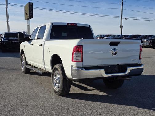 2024 RAM 2500 Tradesman Crew Cab 4x4 6'4' Box