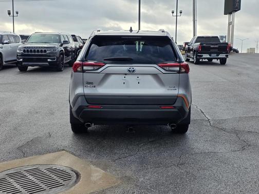2020 Toyota RAV4 Hybrid XLE