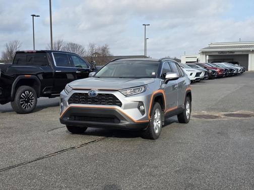 2020 Toyota RAV4 Hybrid XLE