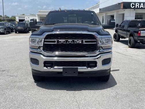 2024 RAM 2500 Tradesman Crew Cab 4x4 6'4' Box
