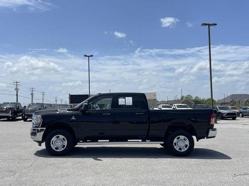 2024 RAM 2500 Tradesman Crew Cab 4x4 6'4' Box