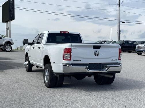 2024 RAM 3500 Big Horn Crew Cab 4x4 8' Box