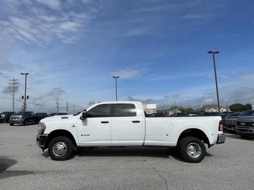 2024 RAM 3500 Big Horn Crew Cab 4x4 8' Box