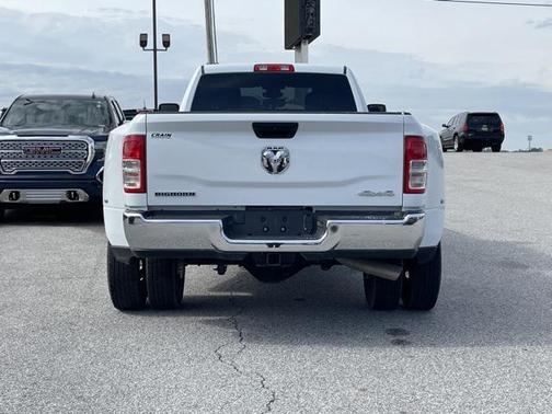 2024 RAM 3500 Big Horn Crew Cab 4x4 8' Box