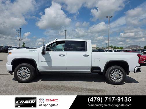 Summit White 2022 Chevrolet Silverado 2500 High Country