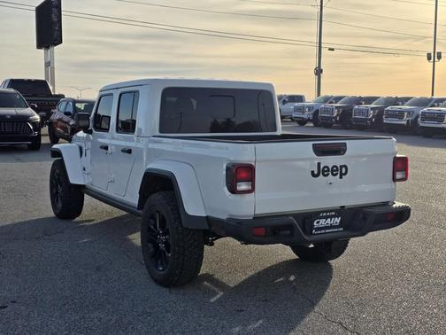 2025 Jeep Gladiator Nighthawk