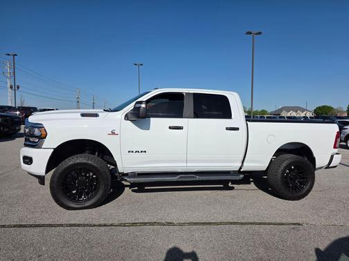 Bright White Clearcoat 2024 RAM 2500 Big Horn Crew Cab 4x4 6'4' Box
