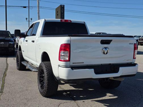 Bright White Clearcoat 2024 RAM 2500 Big Horn Crew Cab 4x4 6'4' Box