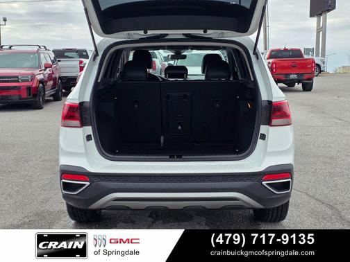 Pure White 2023 Volkswagen Taos 1.5T SE