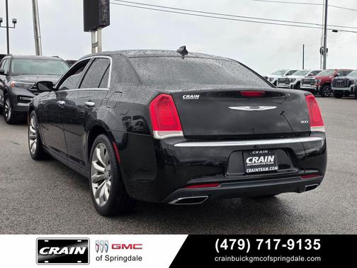 Gloss Black 2018 Chrysler 300 Limited