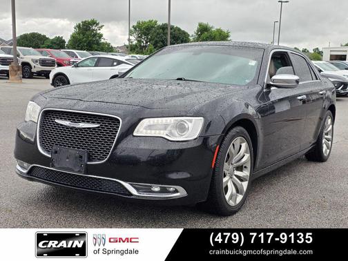 Gloss Black 2018 Chrysler 300 Limited