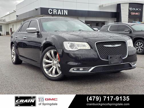Gloss Black 2018 Chrysler 300 Limited