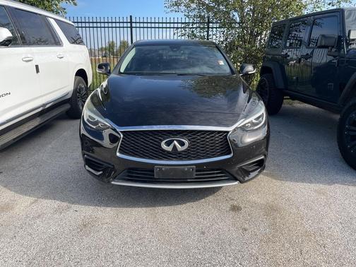 2018 INFINITI QX30 Luxury